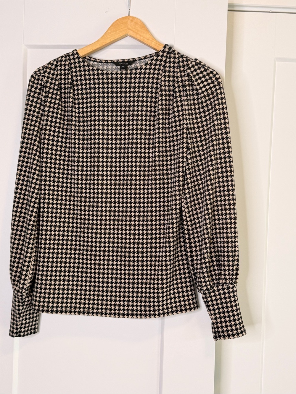 RW&CO. Black and White Houndstooth Long Sleeve Blouse